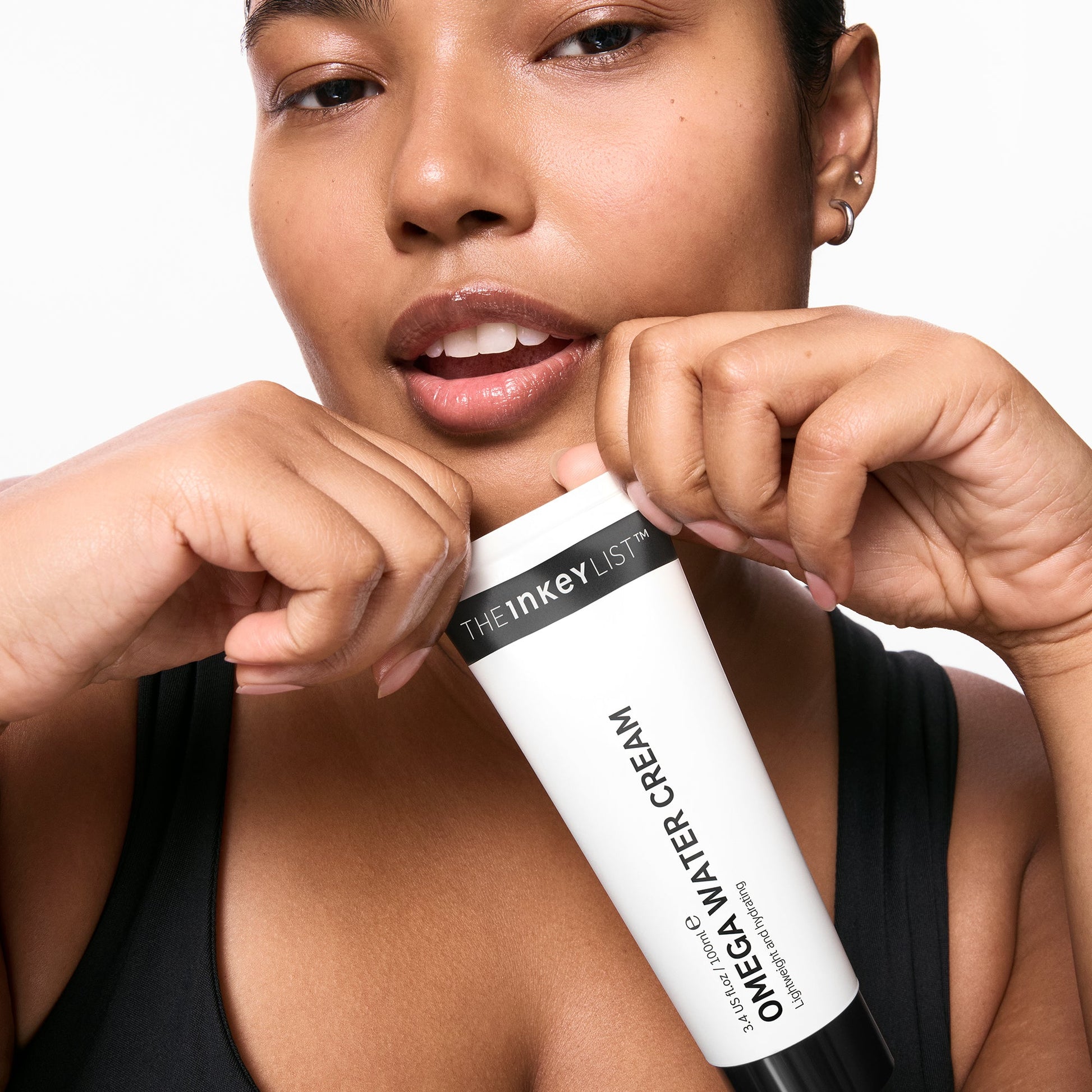 supersize-omega-water-cream-100ml-q9 03_KAFFYA_07_HOLDING_OMEGA_SUPERSIZE_001.jpg