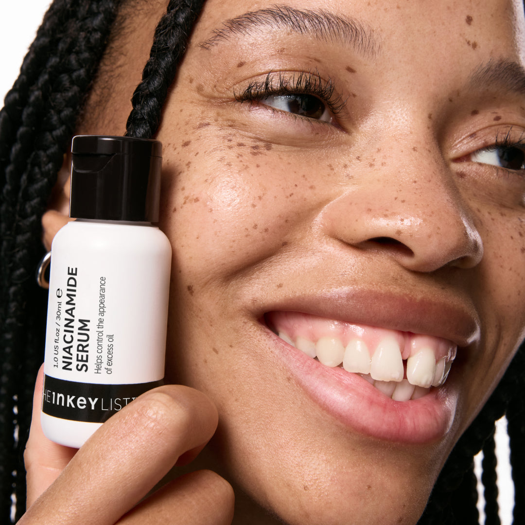 10-niacinamide-serum-duo-k7 Model01_d6be0920-41bd-4df2-8281-5a1face2e177.jpg