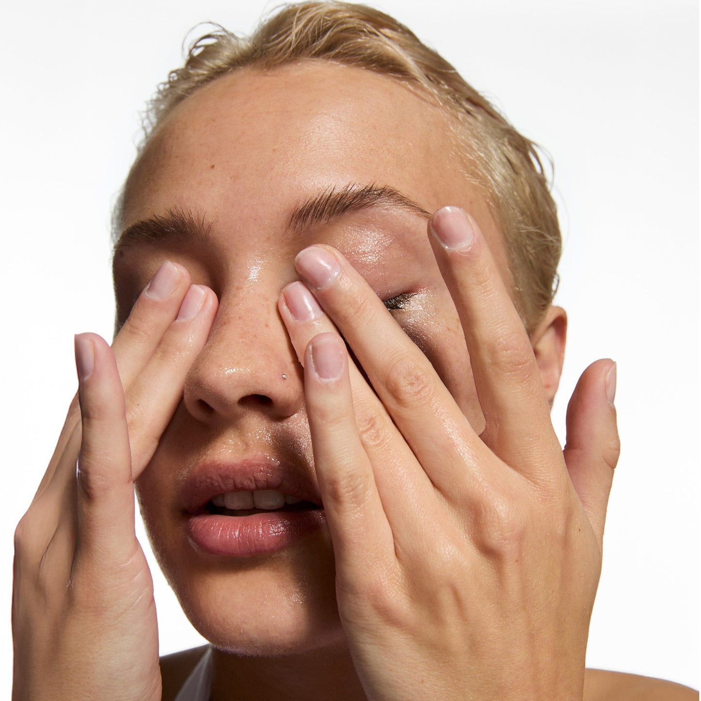 the-bestselling-intro-to-great-skin-m6 MysteryBundle_Model_2000x2000_8c068f88-8954-45a2-bafe-e122a0319042.jpg