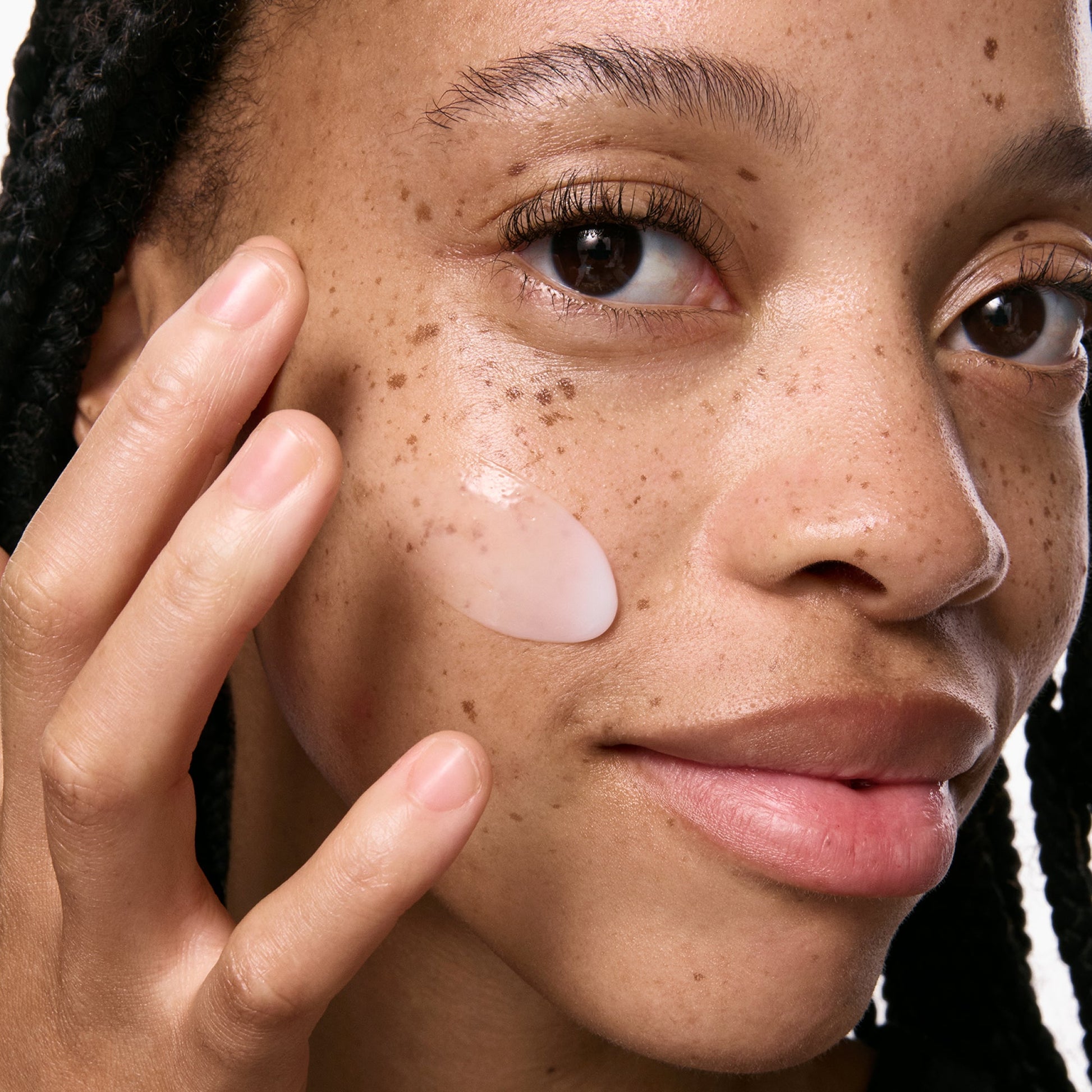 vitamin-b-c-and-e-moisturizer-d2 VitBC_E_ModelGoopMacro_2000x2000_bc64d363-139d-4699-88a9-2e0b1942763a.jpg